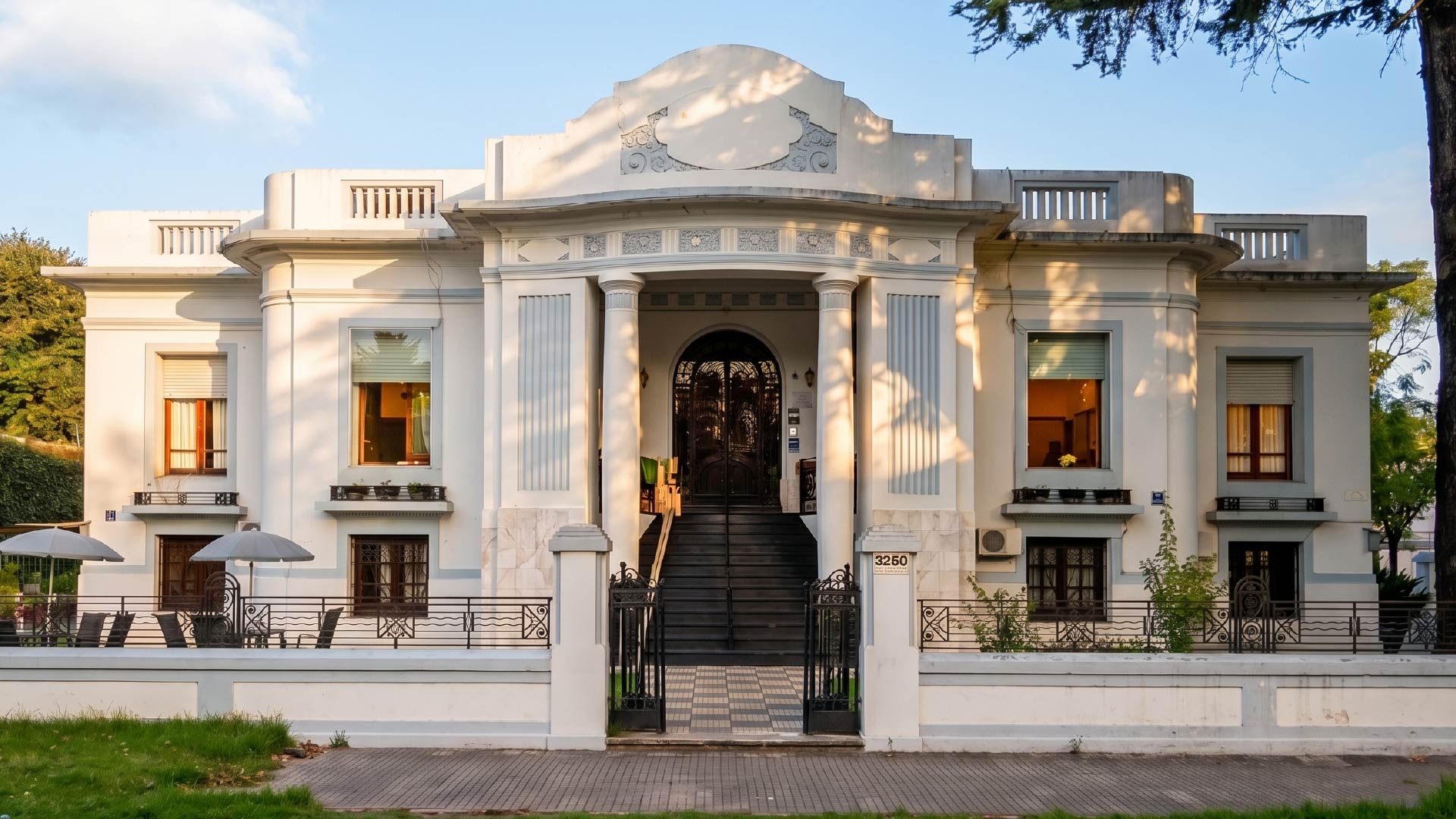 Fachada de Residencial Saniguet en El Prado